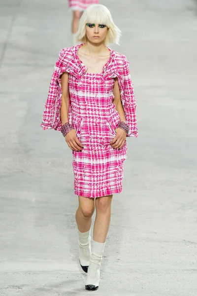 Look 18
